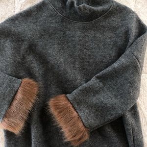Cropped Zara sweater with faux fur cuffs